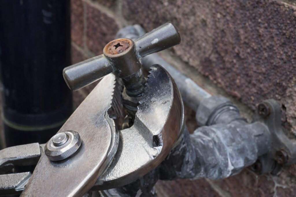 Garden tap leak fix. Multi grip pliers over packing nut.