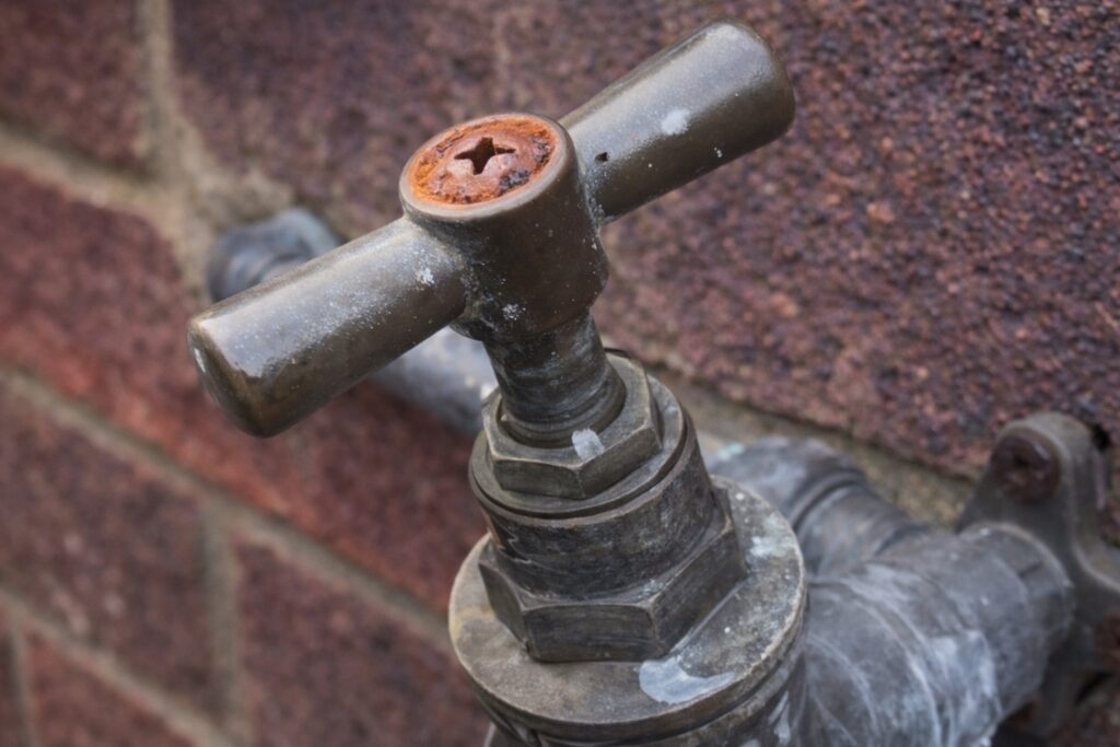 How to Fix a Leaking Outside Tap (Quick DIY Fix)